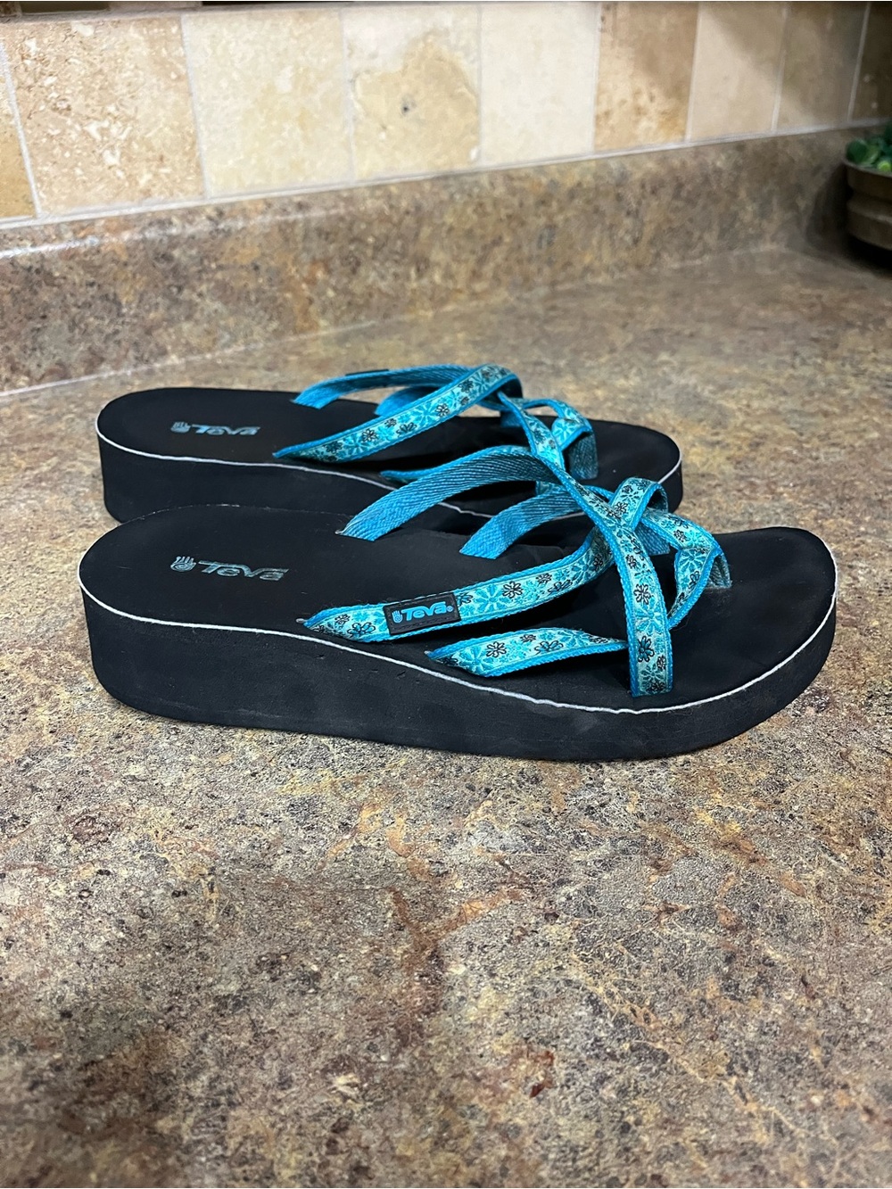 Teva Mush Mandalyn Wedge Ola 2 Women’s 8 Blue Floral Strappy Sandals Beach
